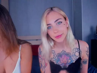 TonsyKaprina webcam show dancing