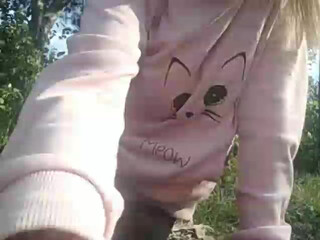 tvoya-kisylya webcam show busty chick caresses shaved foil