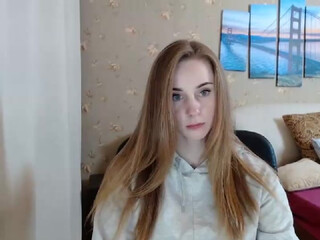 Vanessa Lo webcam show young bitch caresses shaved holes