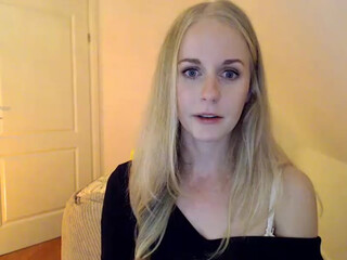 WildestKitten webcam show beauty in stockings fucks with phallus