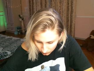 VivienSabo webcam show bitch in high heels and her sexy legs