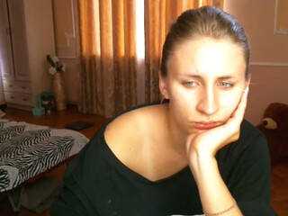 VivienSabo webcam show to the cute chick rubs her clit