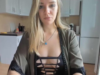 WonderMama webcam show gorgeous mare fingering sex toy