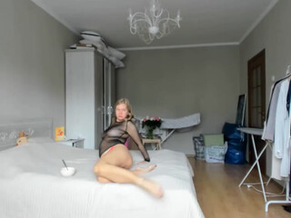 WonderMama webcam show Cute woman