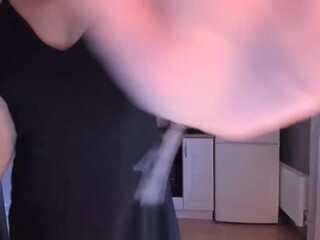 WonderMama webcam show cute brown-haired woman performs double fuck