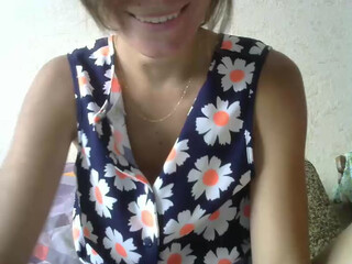 yasmin webcam show black-haired beauty pulls sex lips