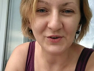 Zarevna webcam show Breast puff