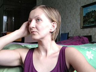 Zarevna webcam show charming cutie