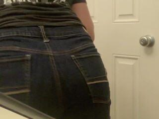 dropdeadmilfff onlyfans tempting chick fingering pussy