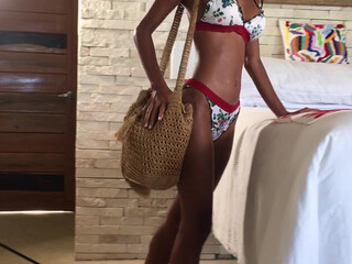 putri_cinta onlyfans charming babe caresses tits