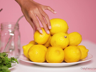 putri_cinta onlyfans tearing her tender pussy