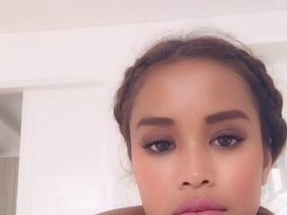 putri_cinta onlyfans pretty bitch strips down to her panties