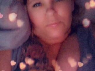 bustykrisann onlyfans cute confused lustfully communicates in fries