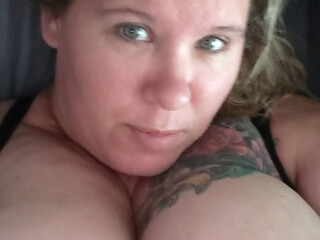 bustykrisann onlyfans leggy babe