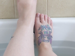 bustykrisann onlyfans bbw fondles her cunt and nipples