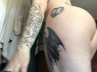 bettie_bondage onlyfans cute chick jerks both holes