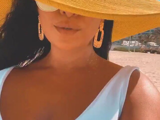 Sandra onlyfans jerking on a chair