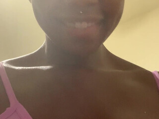 queensavagedoll_look onlyfans gorgeous lady caresses shaved vagina