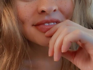 marymoodyxxx onlyfans cute coquette strips in the kitchen