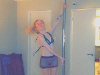 madicollinsxo onlyfans gorgeous babe furiously fucks pussy