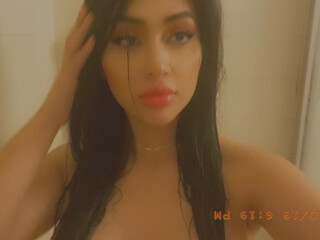 lilianaheartsss onlyfans appetizing slut furiously shoves vegetables in her cunt