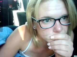 back_to_school_i_go chaturbate naughty slut posing in lingerie