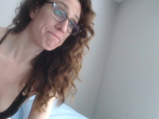 wetsparkles chaturbate dark chick seduces with big shapes