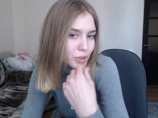 mini_mouse_ chaturbate busty chick shows her charms