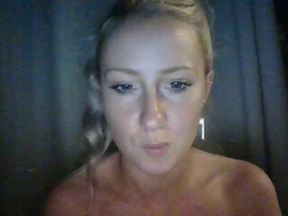 krizzy51330 chaturbate crazy bitch hard fingering both holes