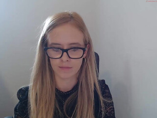 kristinkax chaturbate cute passion fucks shaved cunt