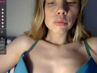 nikki_mi chaturbate sweet girl playing with dildos