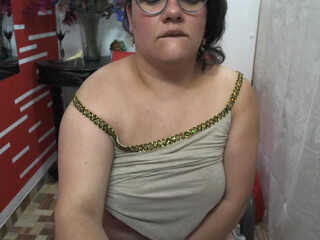 lucia_spicy chaturbate pretty cream lotion pussy