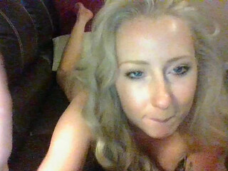 krizzy51330 chaturbate mature slut gets naked on camera