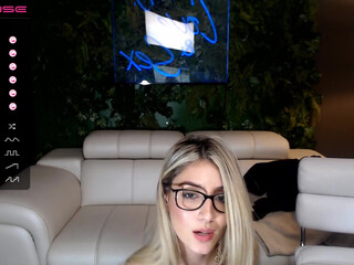 gigielliot chaturbate cute babe jerks off with sex toys