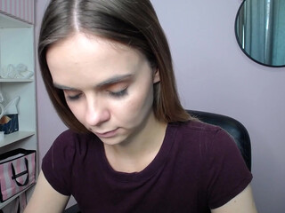 lolli_mary toys with corn toy