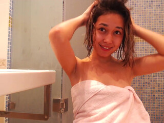 elli_ssi charming pregnant