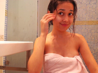 elli_ssi gets squirt orgasm