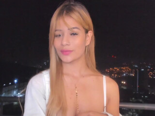 _lennah fucks herself in pussy