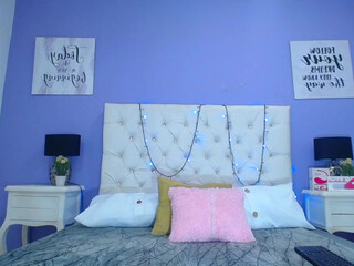 sammcherry jerking on a chair