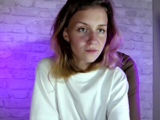 livia_love the bitch paid the courier for the pizza