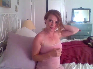 mimi_applebaum sexy lady fucks shaved holes