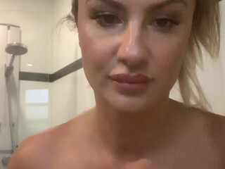 miss_swedish_bella onlyfans juicy slut gently masturbates cunt