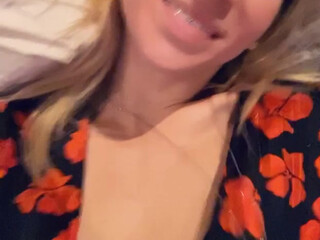 holly_unicorncandy onlyfans lustful babe caresses herself with fingers