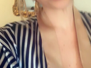 milfymacgyver onlyfans beautiful chick jerks off her cunt