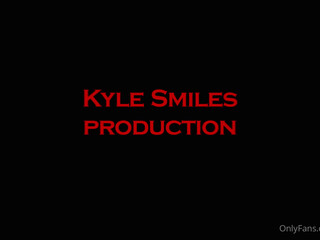 roxnour onlyfans busty babe fucks herself in her pussy