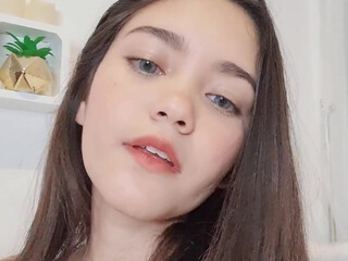 idafree onlyfans shy mare gently jerks her pussy