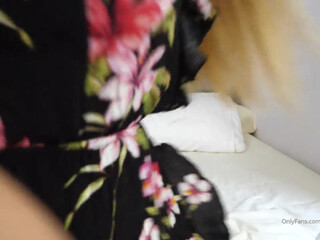 ashleyaoki onlyfans cute women lick nipples