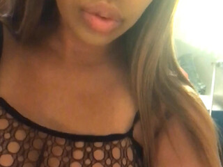 aryana_Wait onlyfans busty beauty takes off her underwear