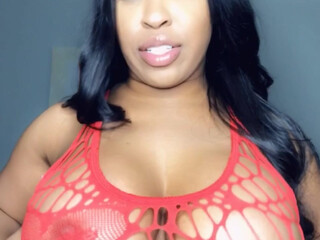 aryana_Wanna onlyfans hot prostitute poses in shorts