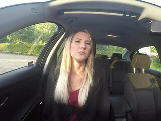 Saraanddave onlyfans black-haired beauty communicates in fries